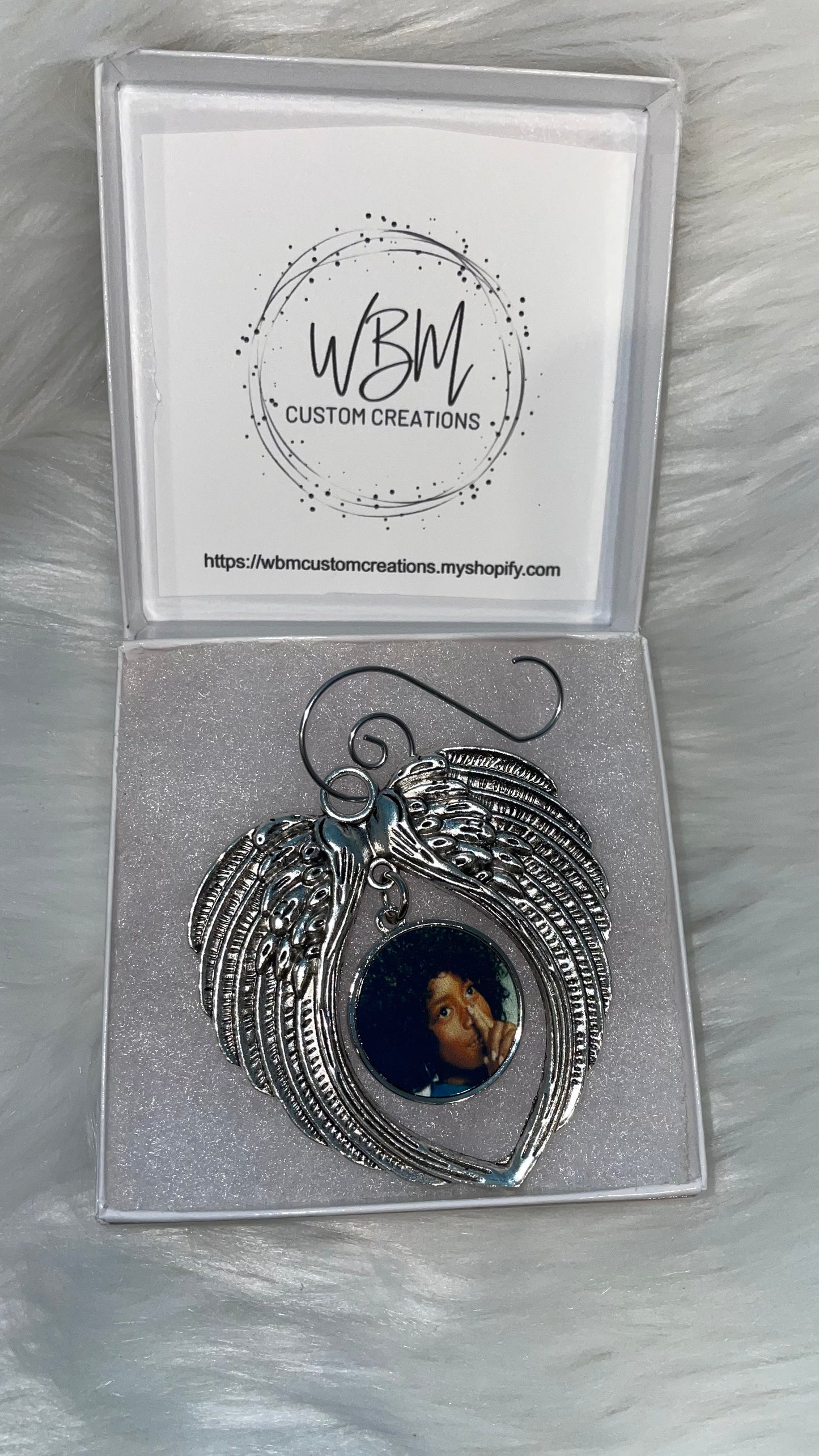 Metal Picture Ornament with Angel Wings / Key Chains